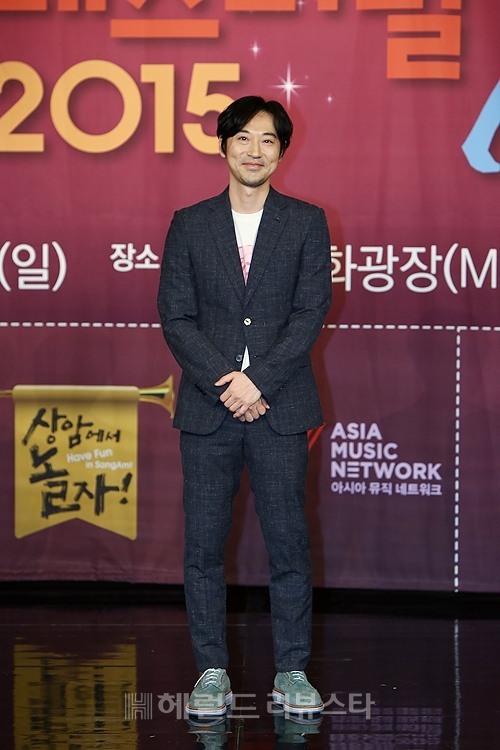 [포토] 이루마, 깔끔한 모노톤 수트