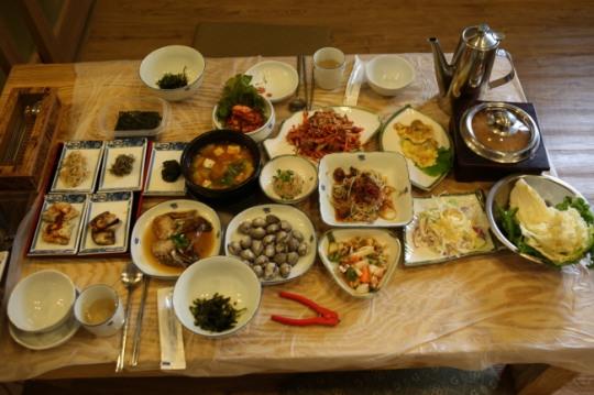 따뜻한 한끼 식사가 그리운 요즘, 집밥 같은 온정을 느낄 수 있는 수완화덕생선구이