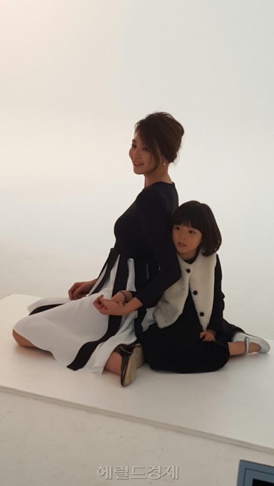 [단독] 야노 시호ㆍ추사랑, 한일 최초 동반 광고 촬영…현장 사진 보니