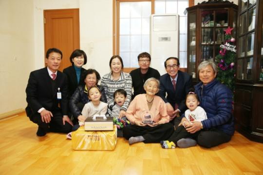 [김병진의 경상도 사나이]응답하라 ‘할매할배의 날’…경북도 전국화 추진