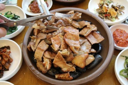 화순적벽투어 인기 와 함께 10년 노하우 화순맛집 ‘시골돼지’ 여행객발길 끊이지 않아