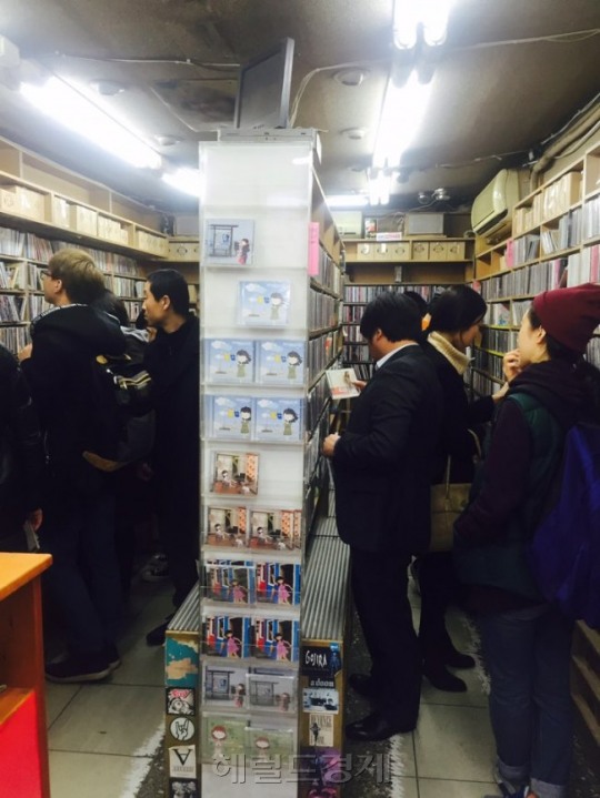 [디지털 시대의 대중음악①] 역사 속으로 사라지는 25년 신촌뮤직의 보고 ‘향음악사’