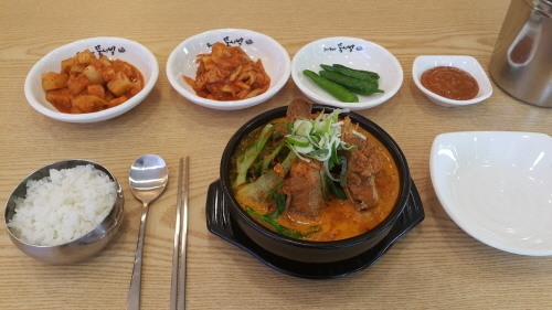 광주 국립아시아문화전당 앞 충장로 맛집 뚝배기 감자탕 ‘뚝사발’ 한국의 맛 전한다