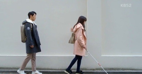 ‘페이지터너’ 김소현, 시력 잃고 첫 등교 “혼자 감당할게”