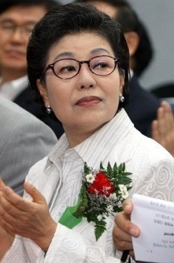 박근령 朴대통령 유순한 사람...사이 좋다”