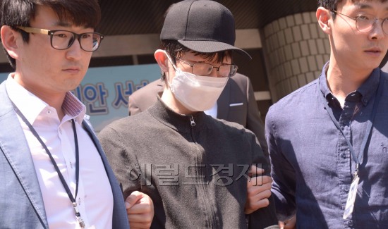 어의상실 강남 묻지마 살인 김모씨 서초서에서 모습드러내