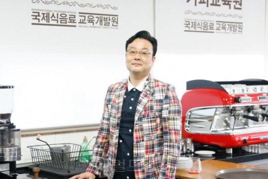 맛있는 커피는 신선한 원두와 재능 있는 바리스타의 노력이 있어야