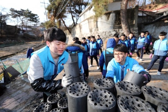 대우건설 ‘사랑의 연탄나눔’…온정 나누고 희망 태우고