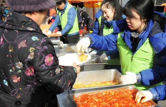 금복주 참사랑 봉사단, 무료배식 봉사 실시