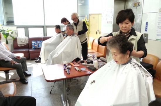 대구 누리보듬 미용봉사단, 어르신 위한 미용봉사