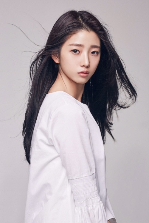 신예 이솔잎, ‘PL스쿨웨어’ 교복모델로 청춘스타 계보 잇는다.