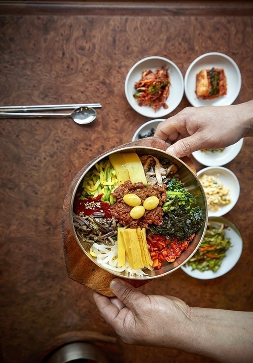 문대통령-여야 원내대표 오찬…메뉴는 오색비빔밥 협치 기원