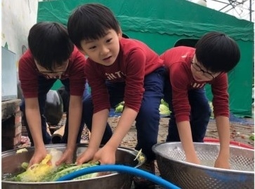 송일국, 삼둥이 근황 공개 ‘의젓’