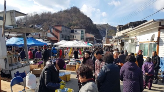 낙동강 첫마을 봉화 명호면 재래 10일장 인파북적