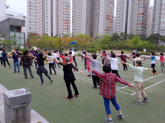 서대문구 “모두 함께 춤춰요…어울림 라인댄스 교실”