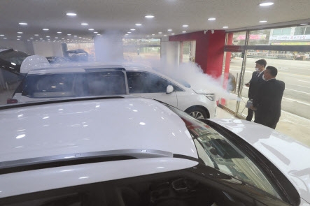 “車 영업소도 문만 열었을뿐 사실상 셧다운”