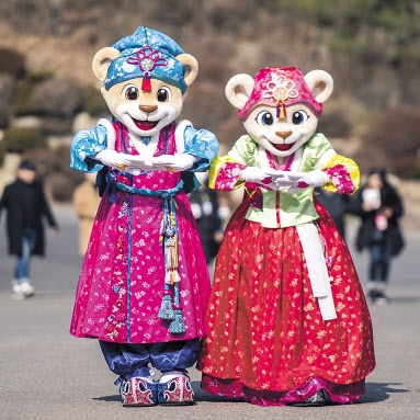순차관람·수시소독…테마파크·리조트의 설은 ‘방역 총력전’