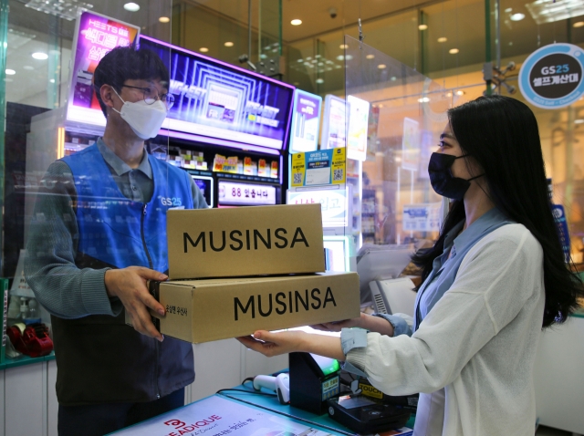 “GS25에서 상품 결제 가능” GS리테일, 무신사와 손잡았다