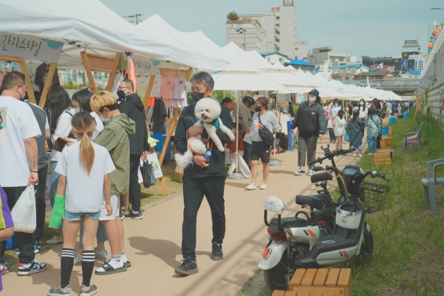 화성도시공사, 발안천 뚝방마켓 개최