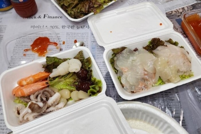 “이게 9만원?” 월미도 포장회 가격 논란...횟집 사과에도 네티즌 ‘분노’