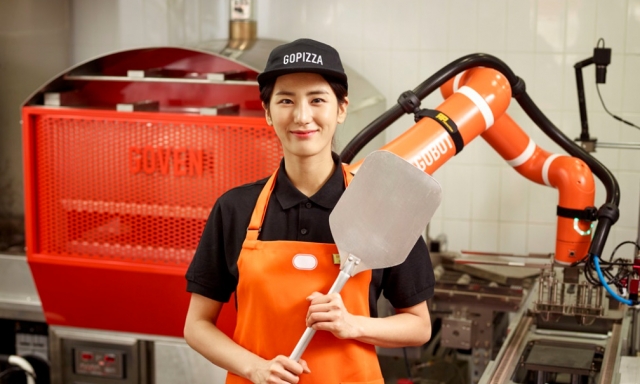 “이게 그렇게 맛있나?” 피자·치킨 만들어 ‘수백억’ 돈벼락, 알고 보니