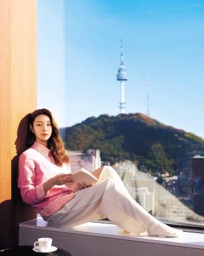 롯데홈쇼핑·호텔 모델 가상인간 ‘루시’ 연말 호캉스 즐기며 고객과 소통 접수