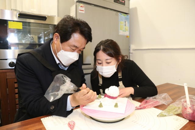 관악구의 미래 ‘스타 점포’와 함께 뛰는 박준희 관악구청장