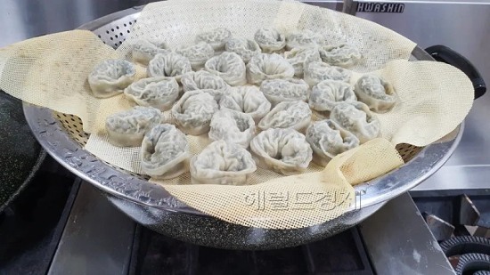 울릉도 산채 부지갱이로 만든 왕만두 맛보세요…상표등록 기술이전 준비