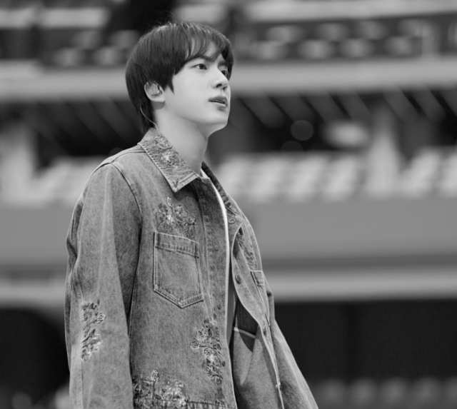 방탄소년단 진, 싱가포르 차트 대기록 작성중…이 밤(Tonight) 싱가포르 1위
