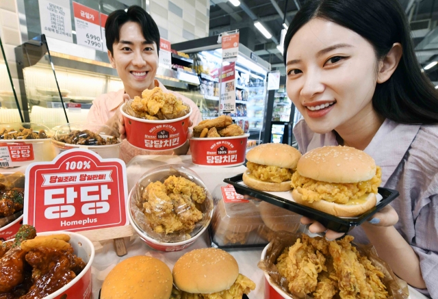 “1개에 2500원도 안 되네”…홈플러스, ‘당당 순살치킨 트윈버거’ 출시
