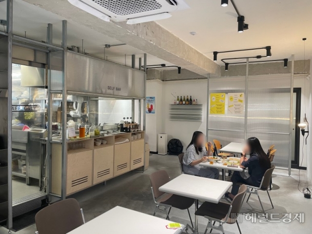 요리사 없이, 월매출 6000만원 찍은 ‘이 주방’ [진화하는 푸드테크][푸드360]