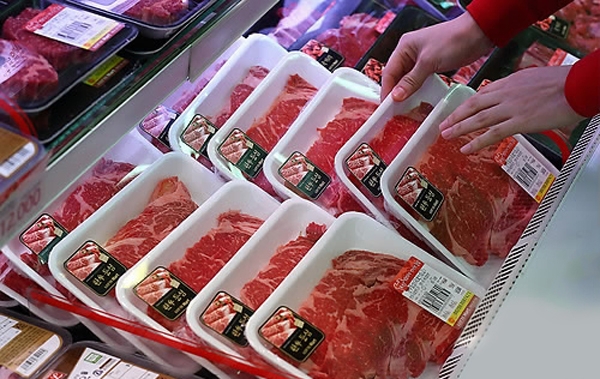 남편이 망보고 아내는 ‘슬쩍’…마트서 한우 110만원어치 훔친 부부 최후