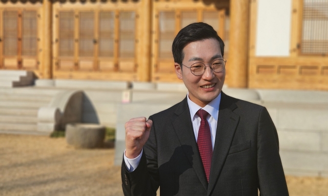 대통령실 ‘1호 출사표’ 이동석 “사통팔달 충주, 충북 제1도시 만들 것”[이런정치in]