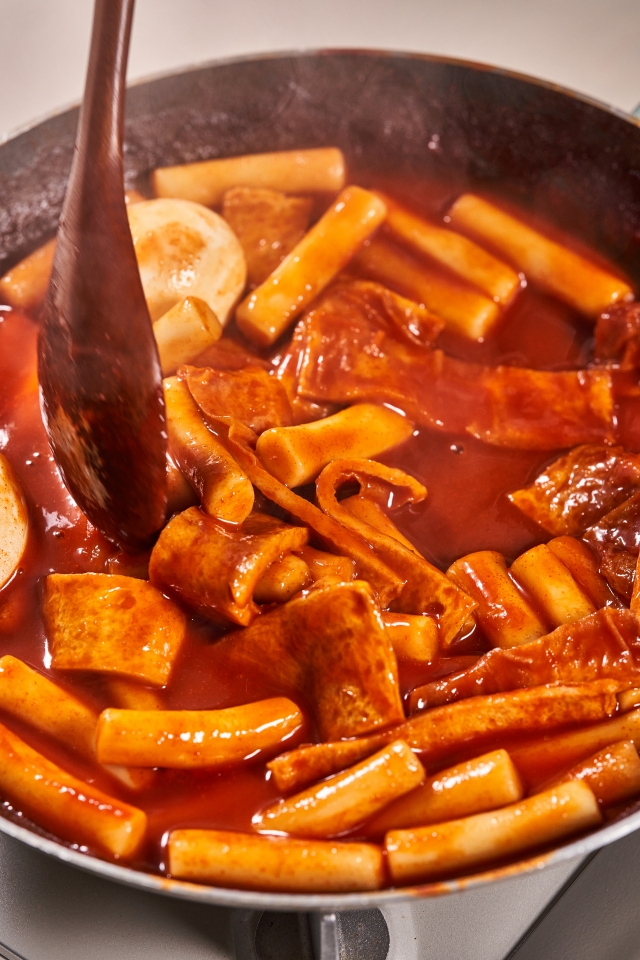 떡볶이 0.5인분만 파냐는 저 진상인가요?