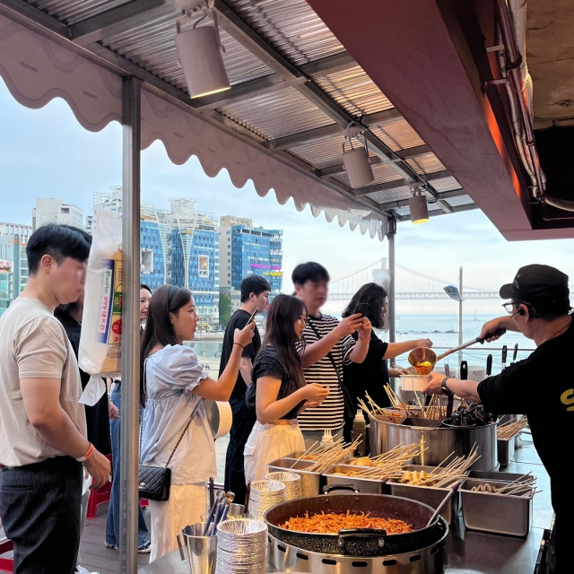삼진어묵, 부산 광안리에 팝업형 루프탑 포차 ‘삼진포차’ 오픈