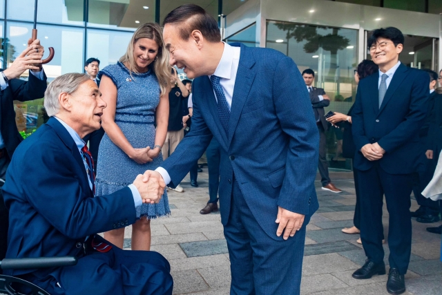 “삼성 평택 공장 전 세계 최고” 한국 찾은 텍사스 주지사의 찬사