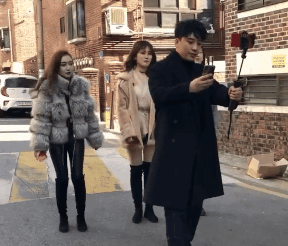 “‘사인하라’니 두 입 먹고 일어나” 승리 뼈해장국집 목격담 확산