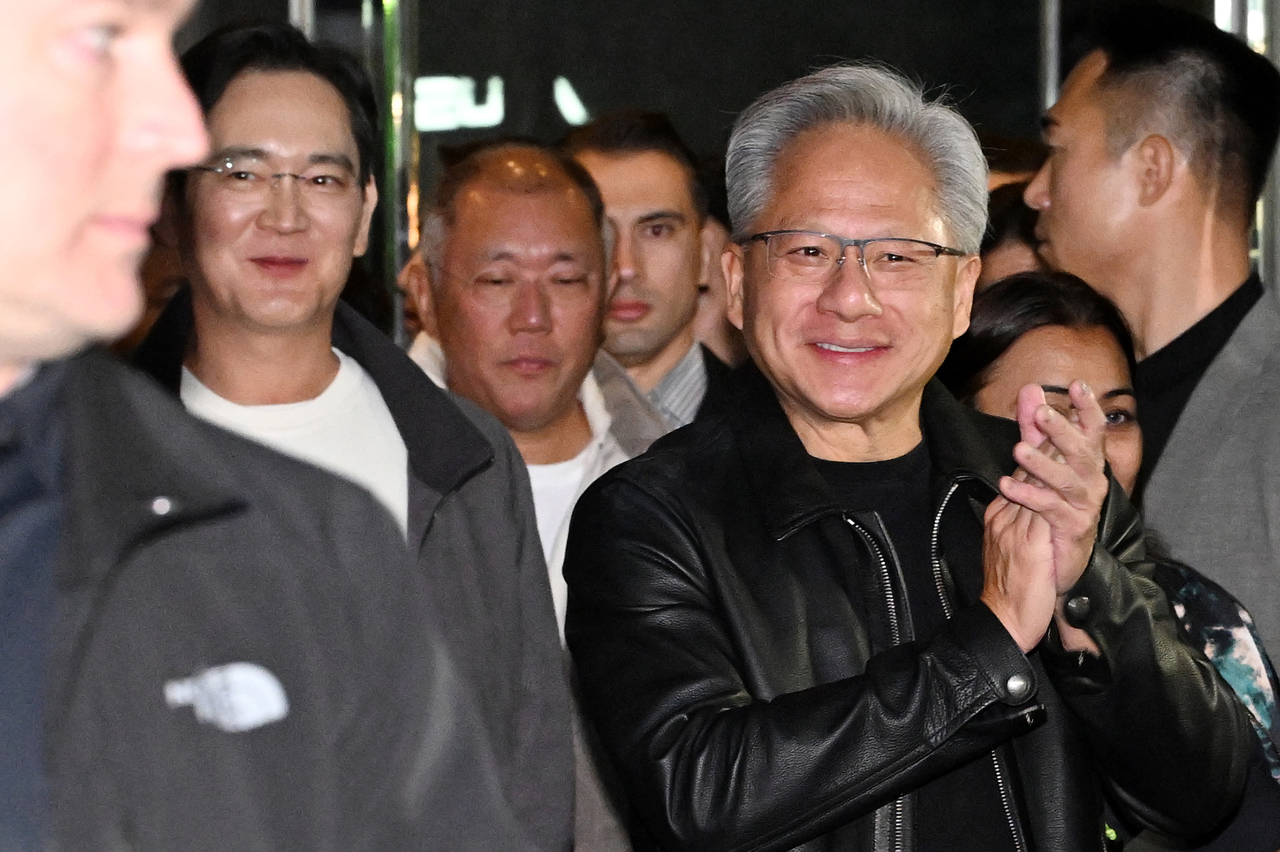젠슨 황 “한국에 좋은 소식 있어…AI·로보틱스 관련”