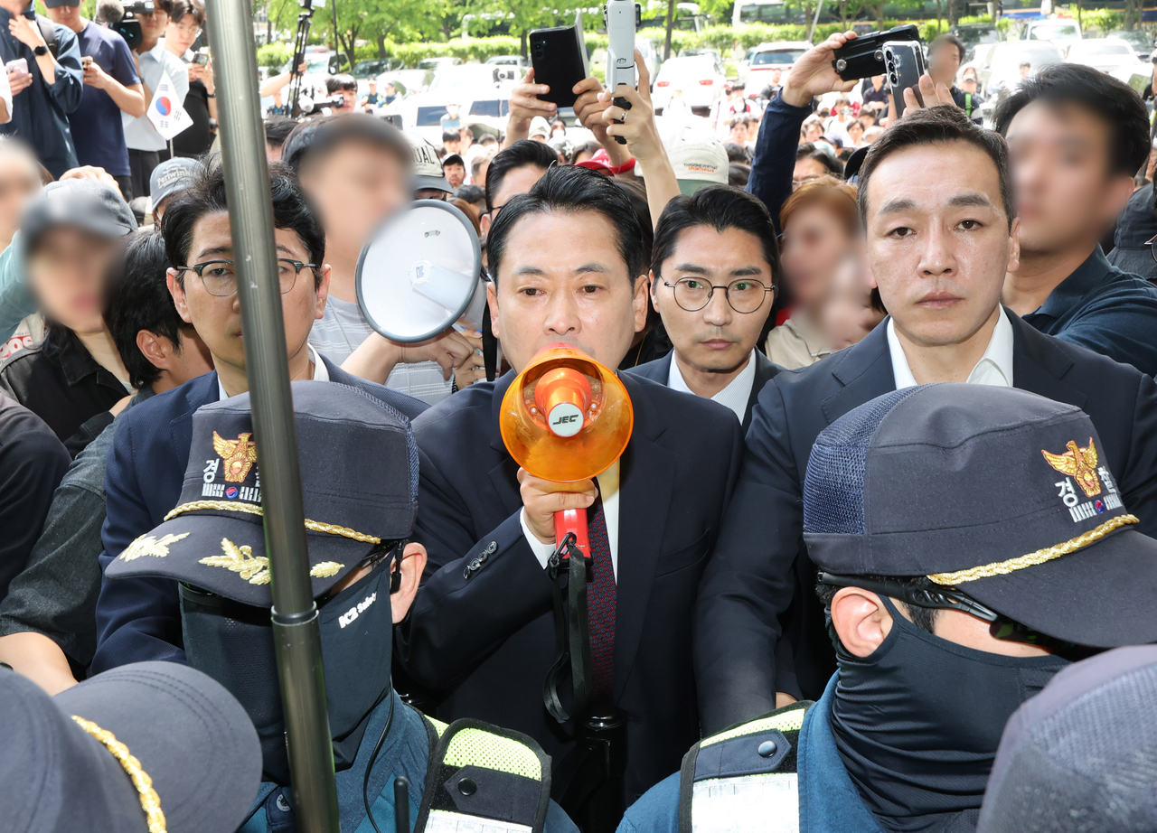 “무식한 국민들이 뭘 알겠나” 투표용지 부족 사태에 드라마 ‘야인시대’ 대사 소환 ‘실소’