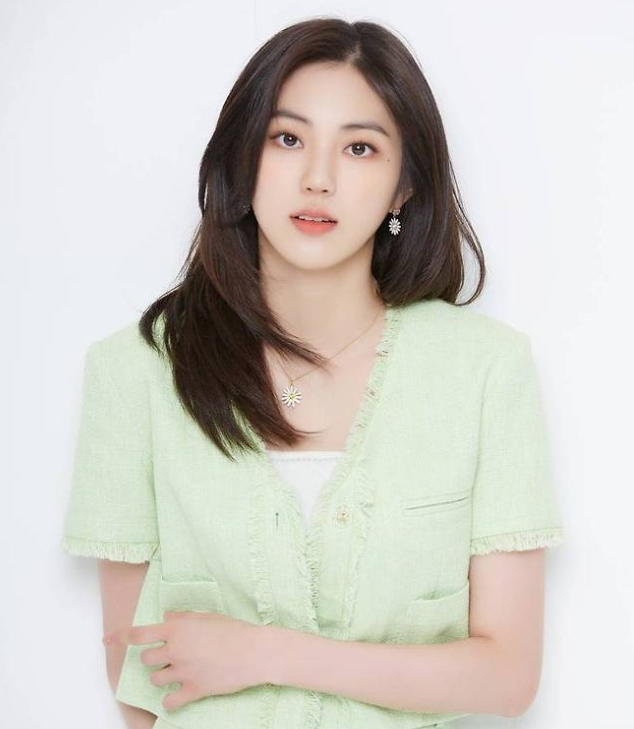 26살 권은빈, 연예계 ‘은퇴’ 선언…“공허함·불안함 시달려, 일반인으로 살겠다”