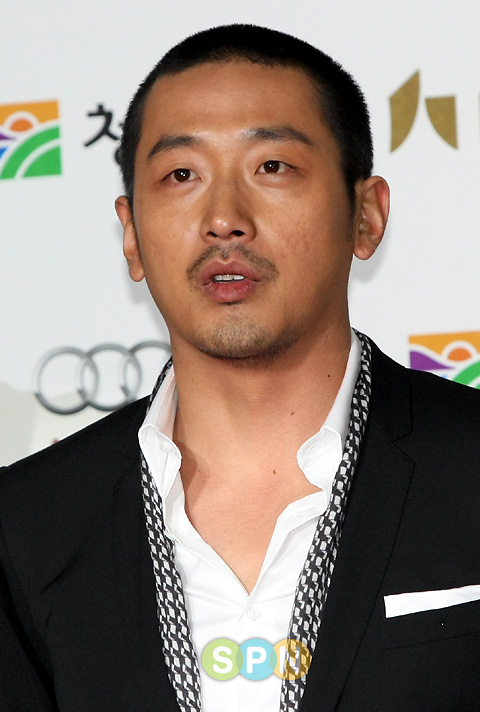 [포토]까까머리 하정우 저 멋있나요?