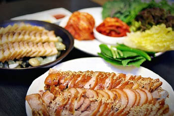 족발과 보쌈의 전설적 맛집, 대중 브랜드로 변신