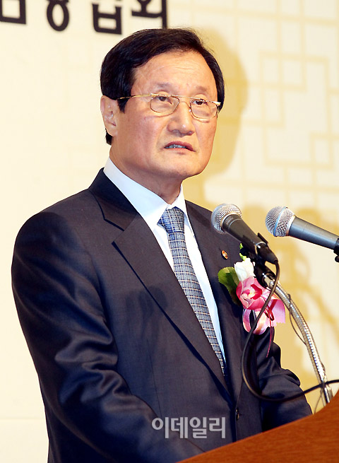 [포토]윤증현 장관 희망찬 새해를