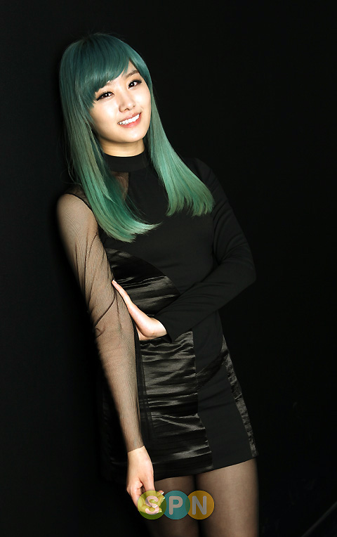 송지은 손해 감수하고 발매한 `미친거니`, 반응 신기해