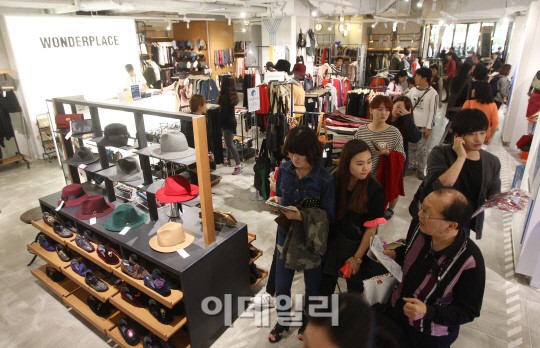 [포토]롯데百 본점 영플라자 리뉴얼 오픈