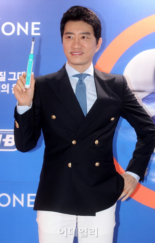 [포토]김명민, 오랄-비 `트라이존` 좋아요!