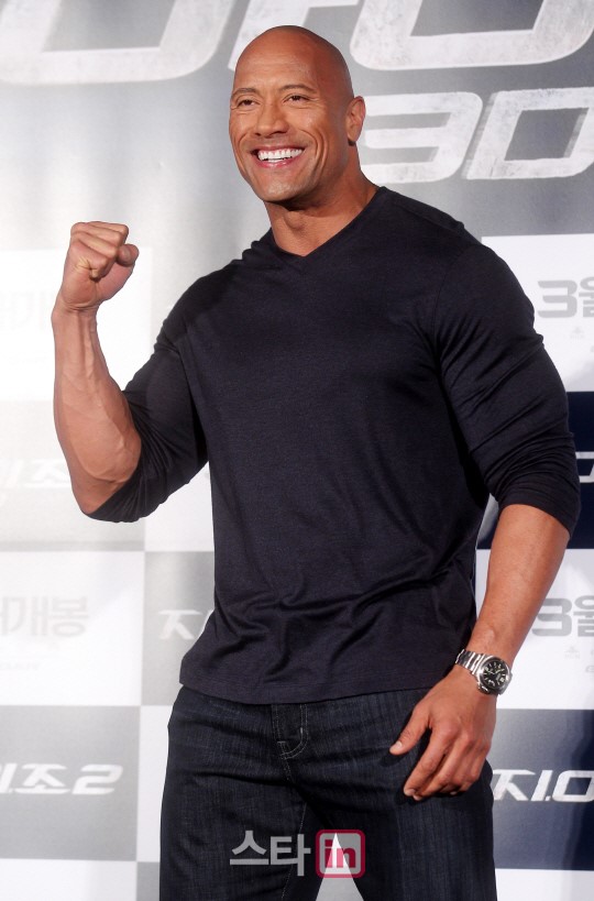 [포토]`더 락` 드웨인 존슨 `주먹 불끈`