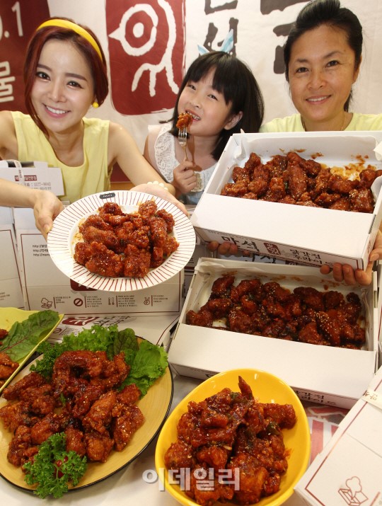 [포토]속초 명물 만석 닭강정 롯데마트에서 드세요!