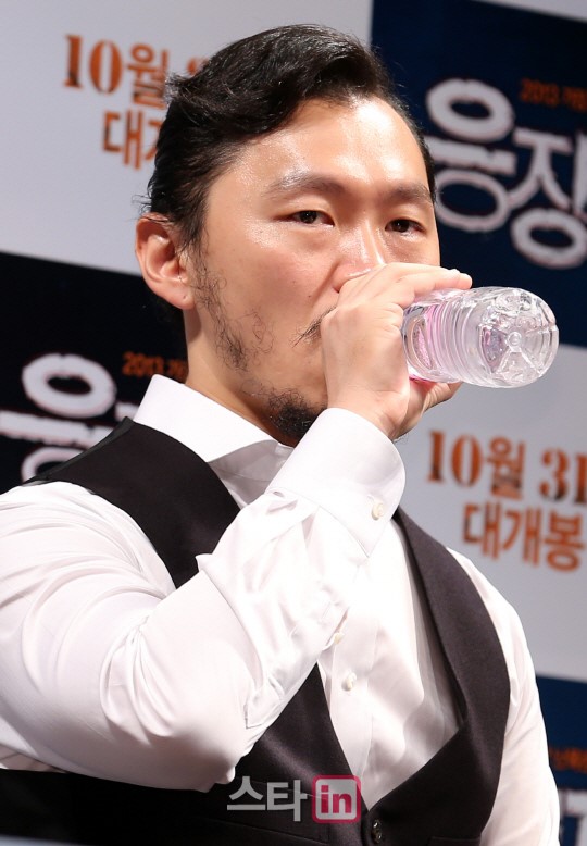[포토]물 마시는 상남자 포스 양동근