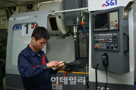 기술이 경쟁력 기능경기대회 이색 도전자 눈길